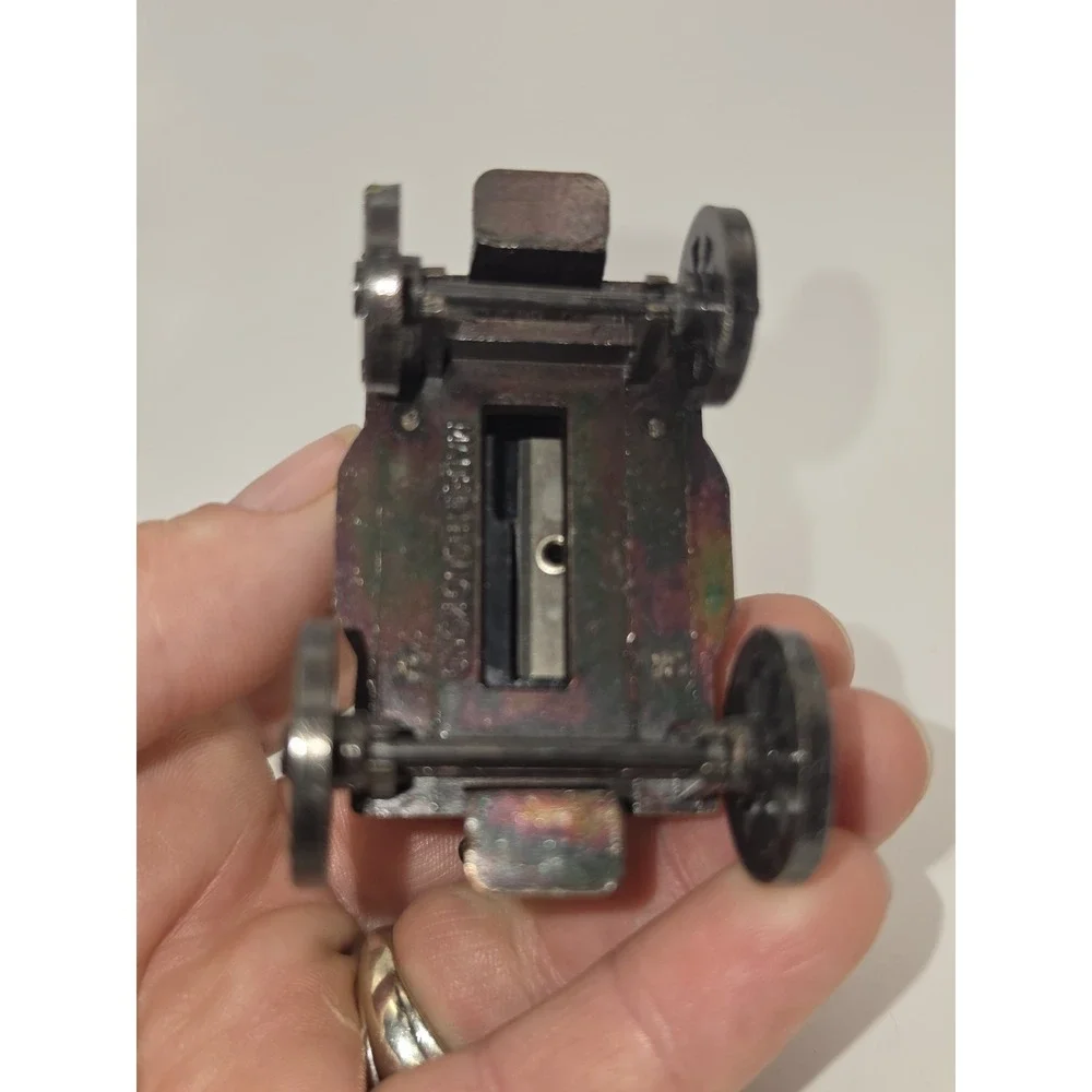 Vintage Die-Cast Pencil Sharpener Old Style Water Pump Cart B8